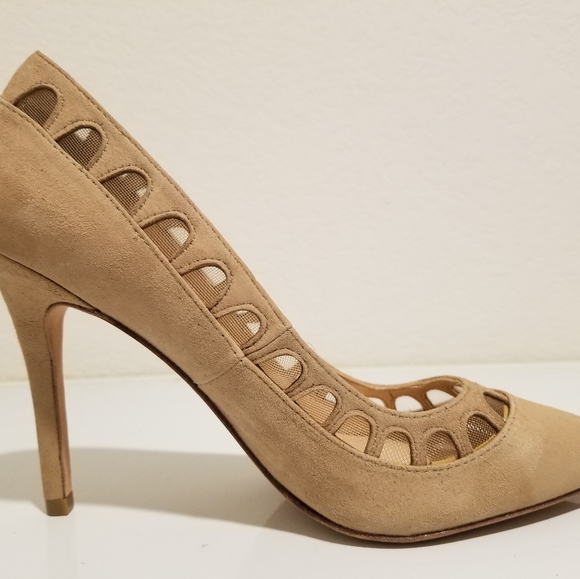 Neiman Marcus Pointy Toe 4.5" High Heel Pumps Tan Suede Eyelet Size 6 M - Picture 5 of 10